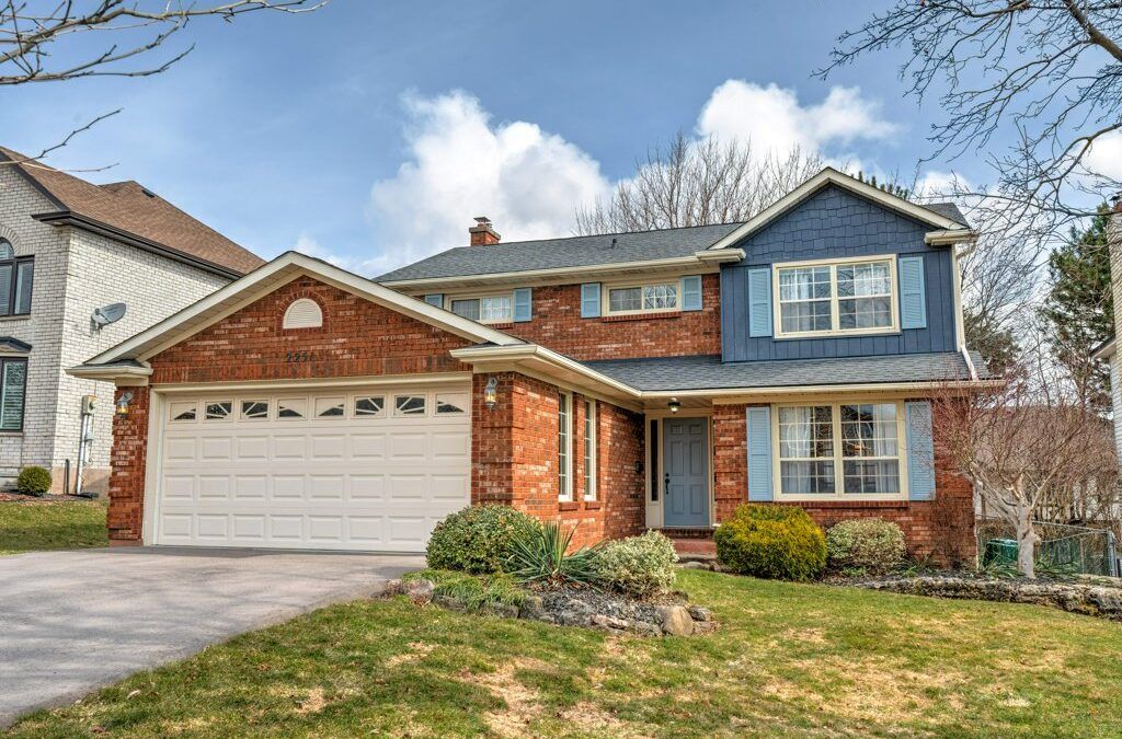 2251 MANSFIELD DR, BURLINGTON, L7P3J3