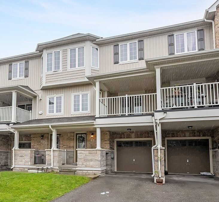 8 HISCOTT DR, WATERDOWN, L8B 0A2