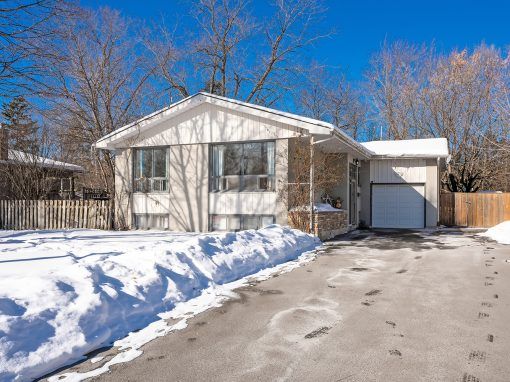 1175 Pinegrove Rd Oakville, ON L6L 2W3