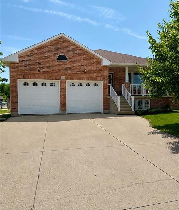 7 SPITFIRE DRIVE, MOUNT HOPE, ONTARIO, L0R 1W0